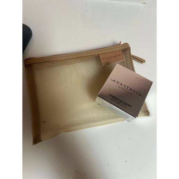 Anastasia Beverly Hills Loose Powder W/ Bag - Picture 1 of 3